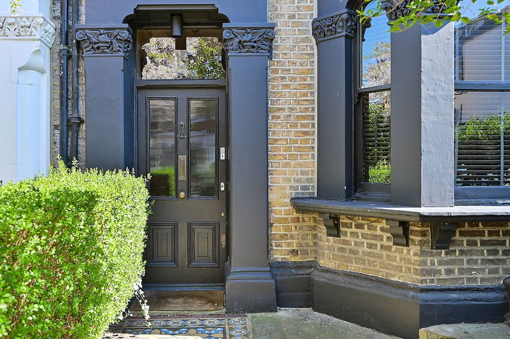 Property photo 3 of 32