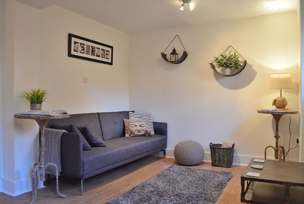 Property photo 1 of 22 Living Room