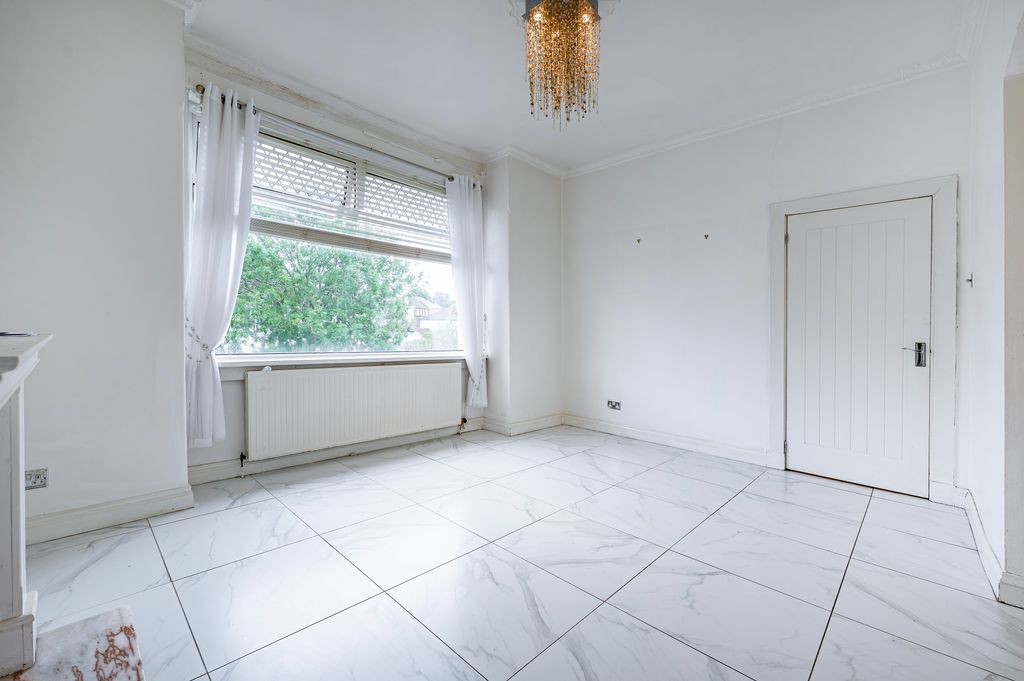 Property photo 2 of 31