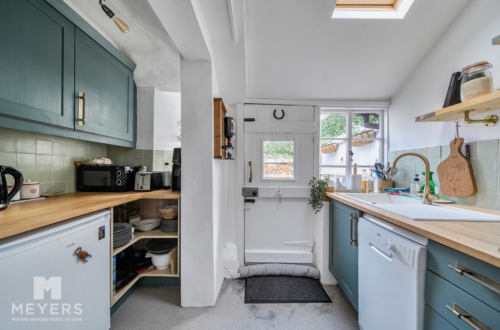 Property photo 2 of 10