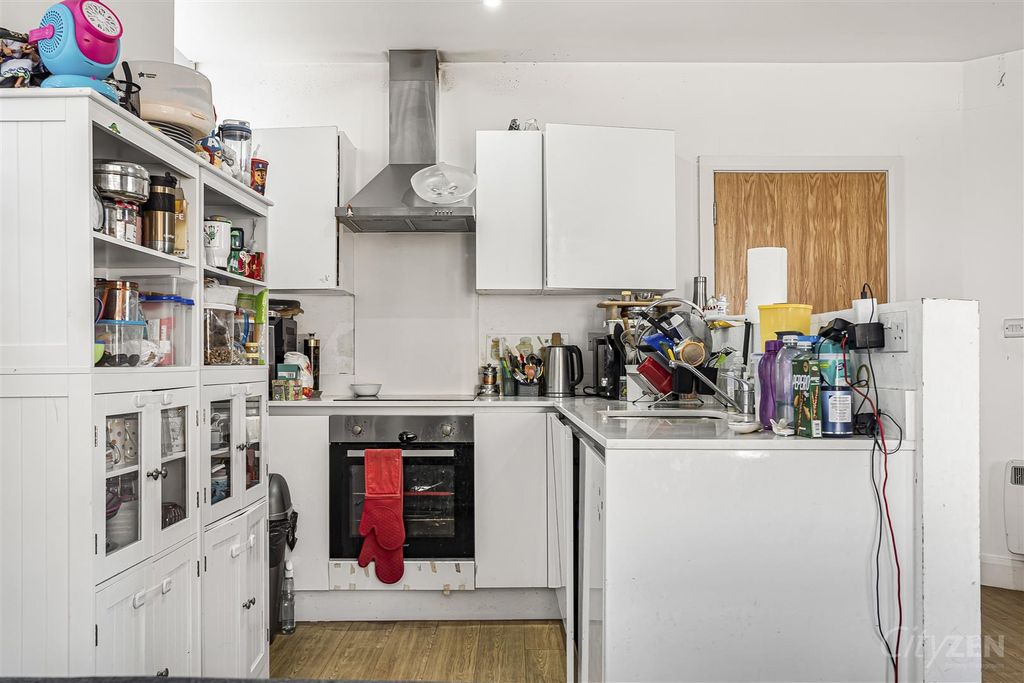 Property photo 2 of 17 Kitchen
