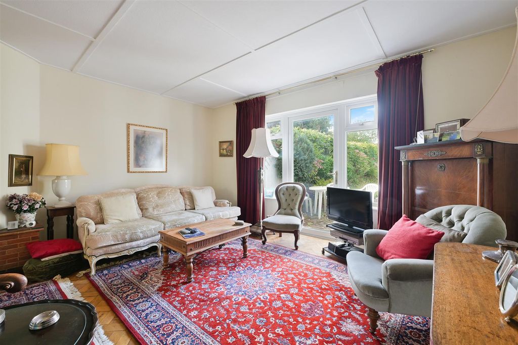 Property photo 2 of 20 Kingswood Road, 15- (5).Jpg