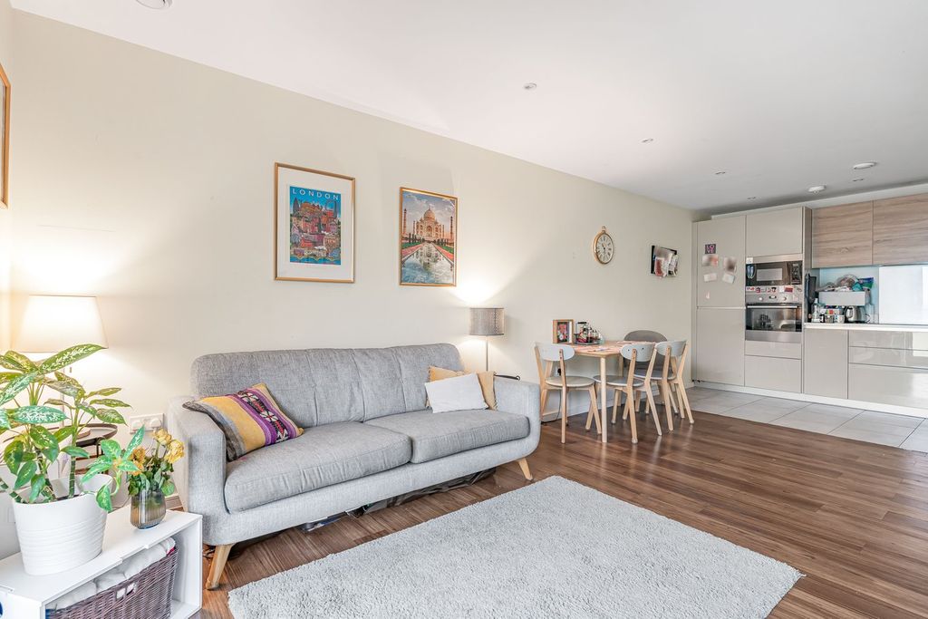 Property photo 3 of 11