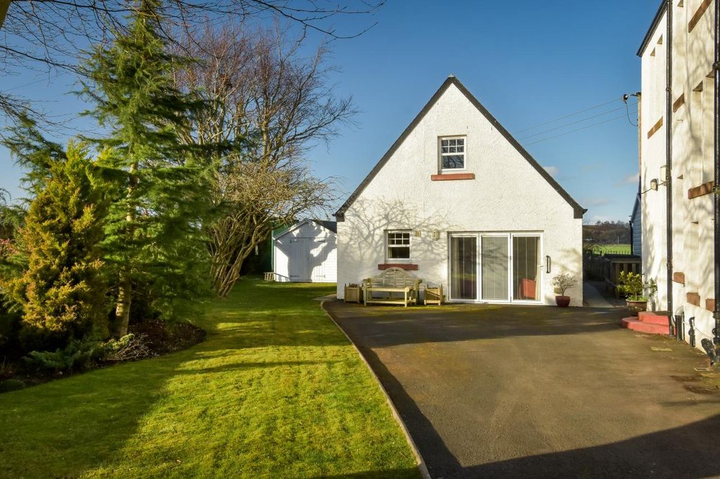 Property photo 3 of 28