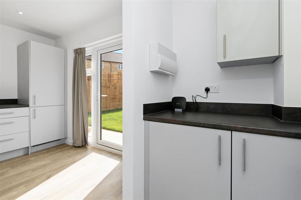 Property photo 3 of 12 Untitled-8099.Jpg