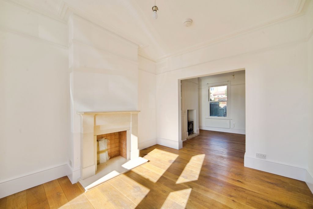 Property photo 3 of 17 Photo