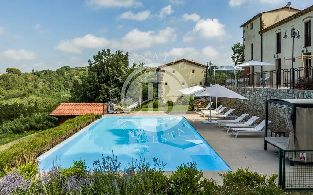 Property photo 2 of 32