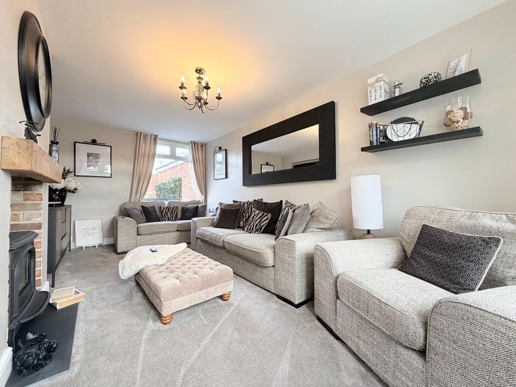 Property photo 2 of 30 Lounge