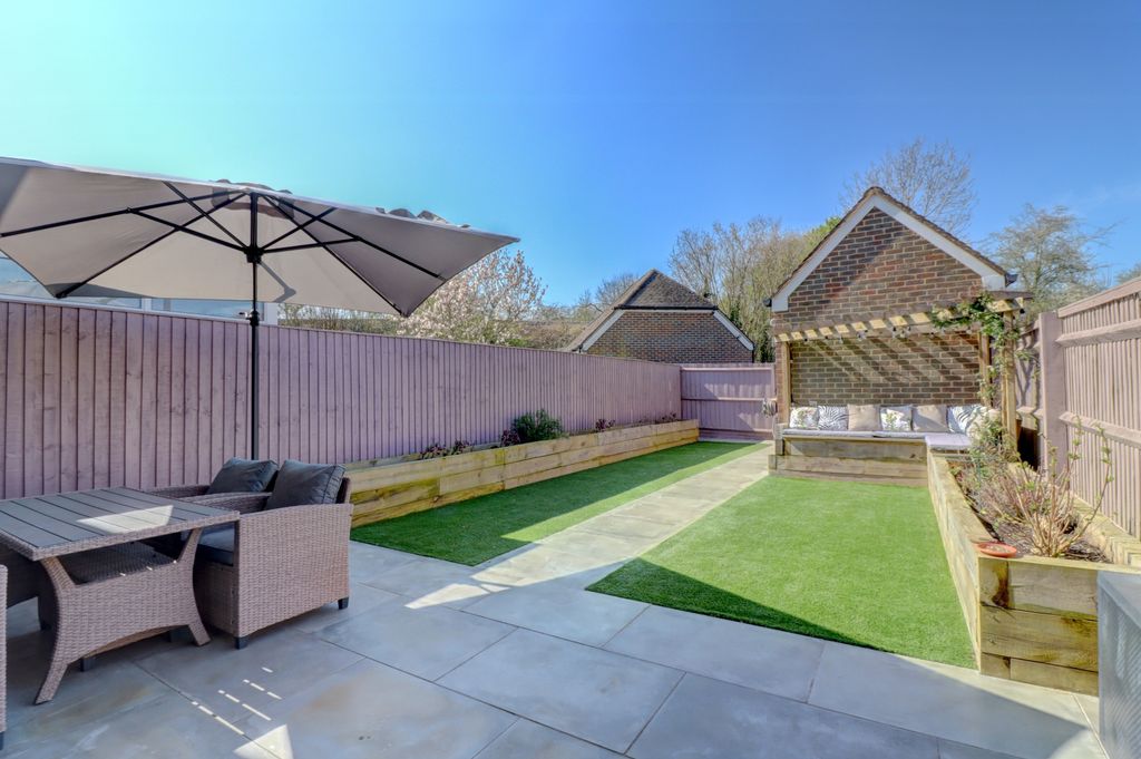 Property photo 2 of 19 Picture No. 32