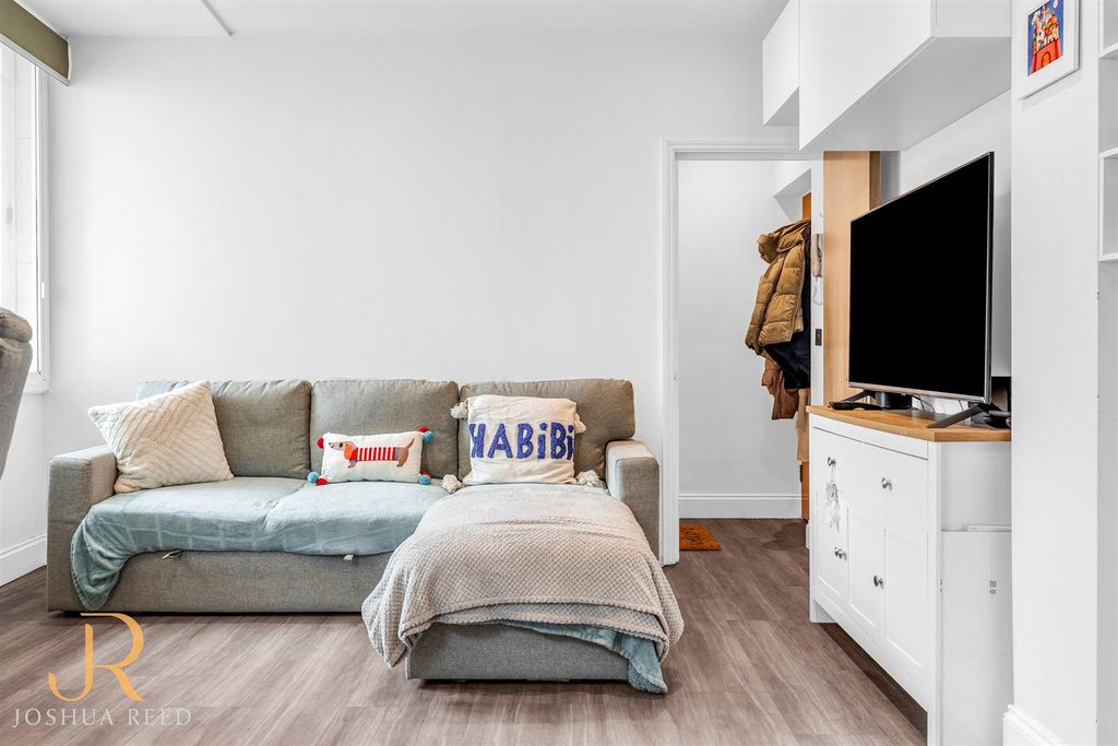 Property photo 3 of 9 Internal-5.Jpg