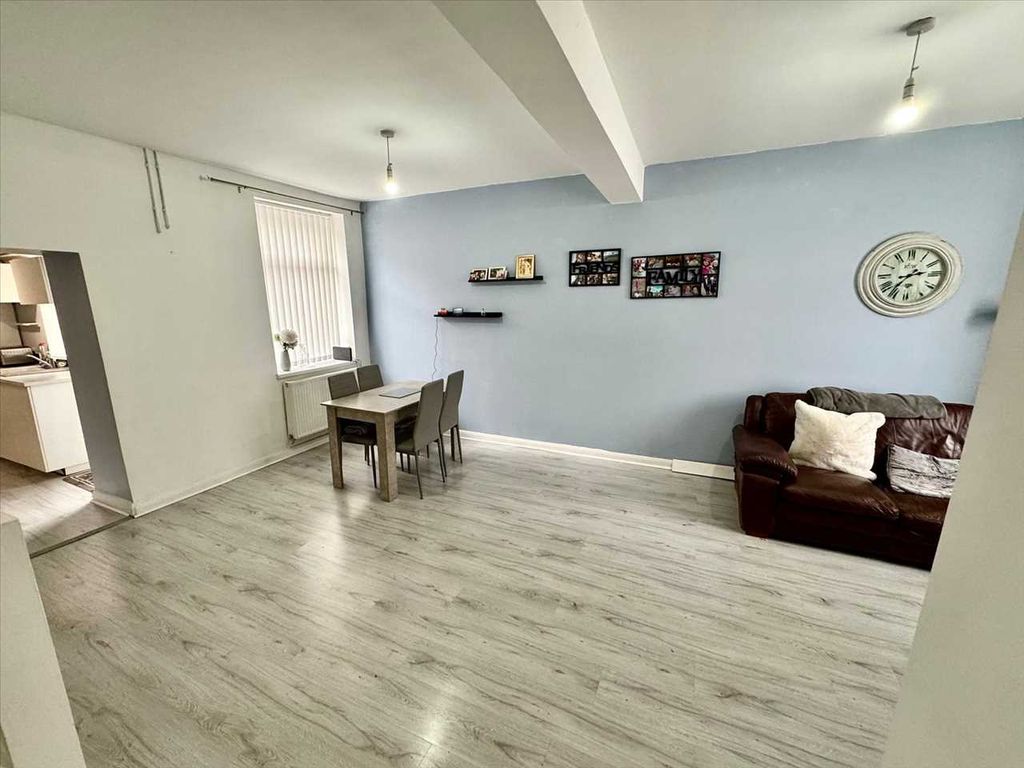 Property photo 2 of 16 Lounge