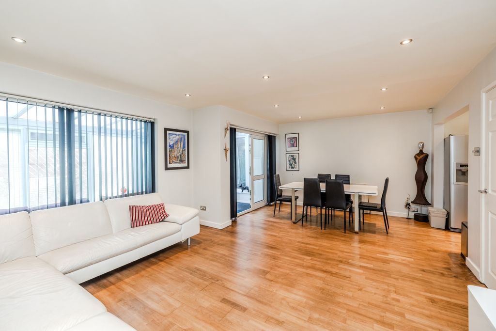 Property photo 2 of 26 31Wyncotecourtjesmondparkeastne77Bg-11
