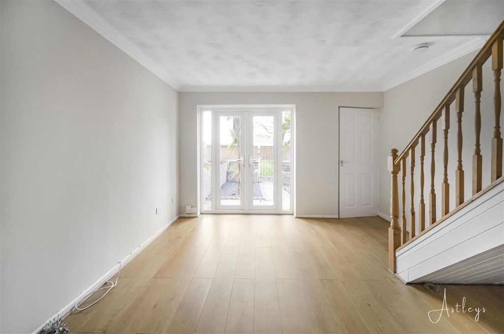 Property photo 2 of 13 Lounge