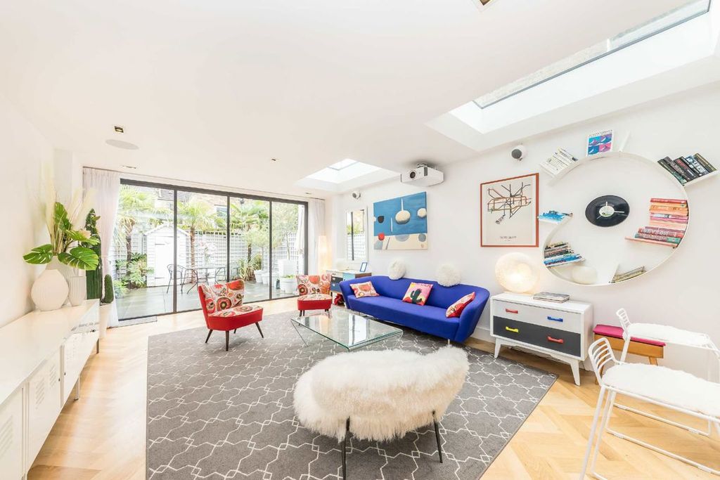 Property photo 1 of 6