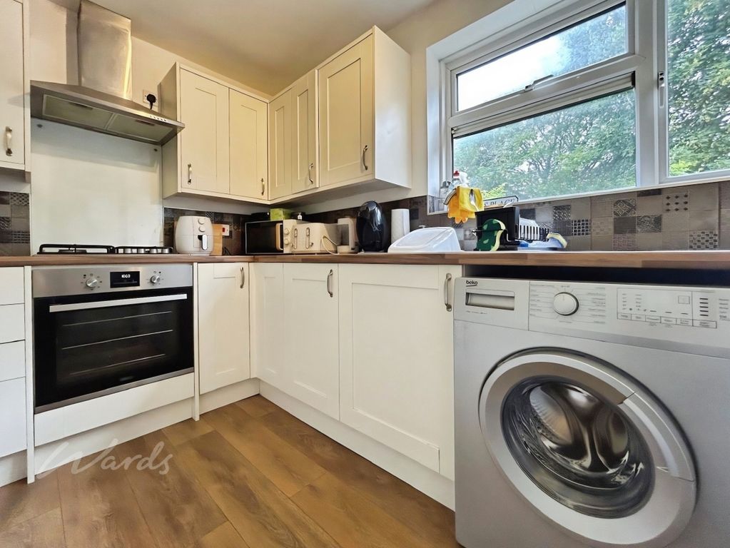 Property photo 3 of 8 Kitchen
