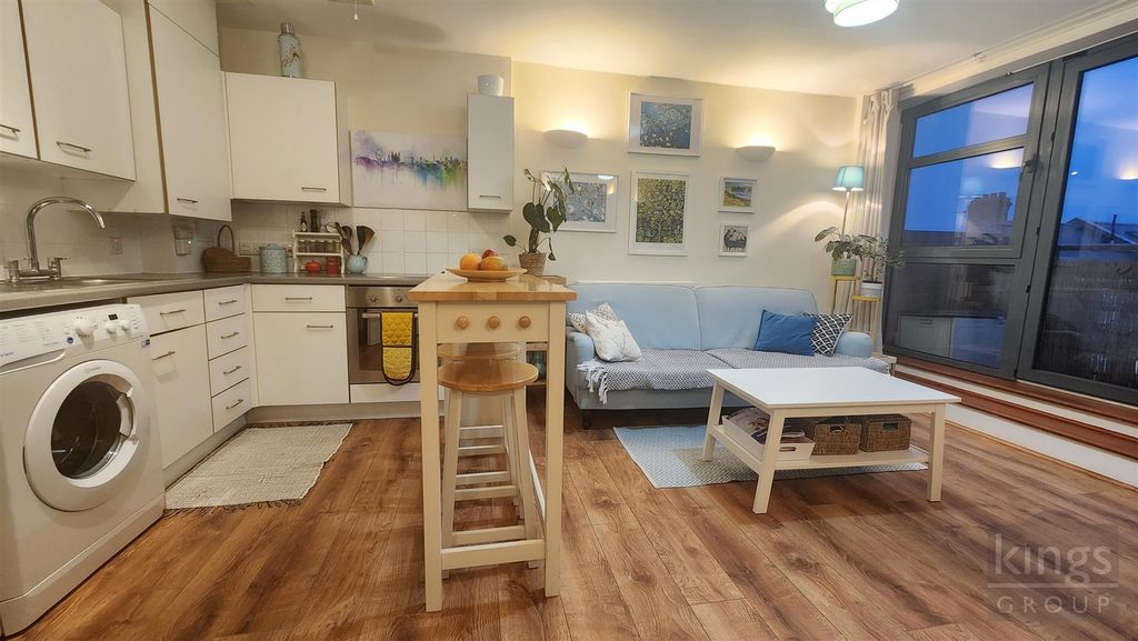 Property photo 3 of 18 Open Plan