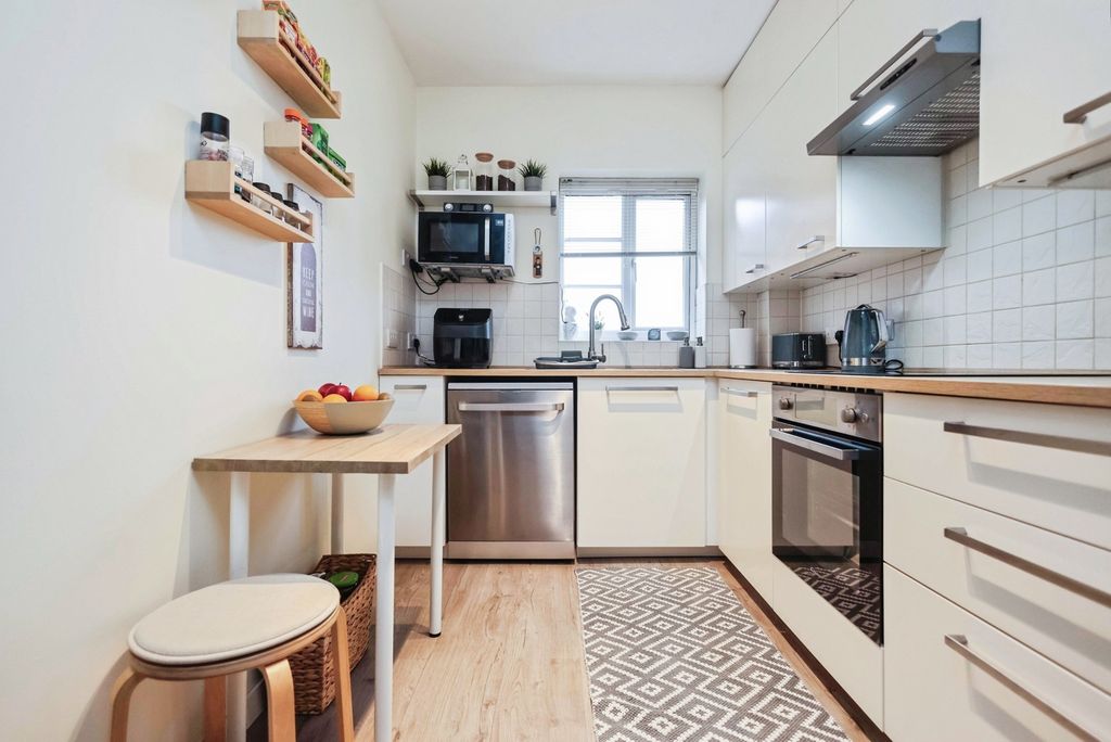 Property photo 3 of 17 Photo