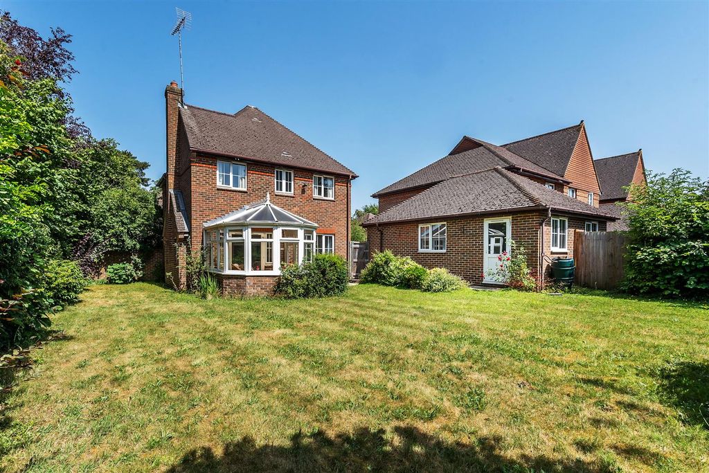 Property photo 3 of 14 17-Gayton-Close-11.Jpg