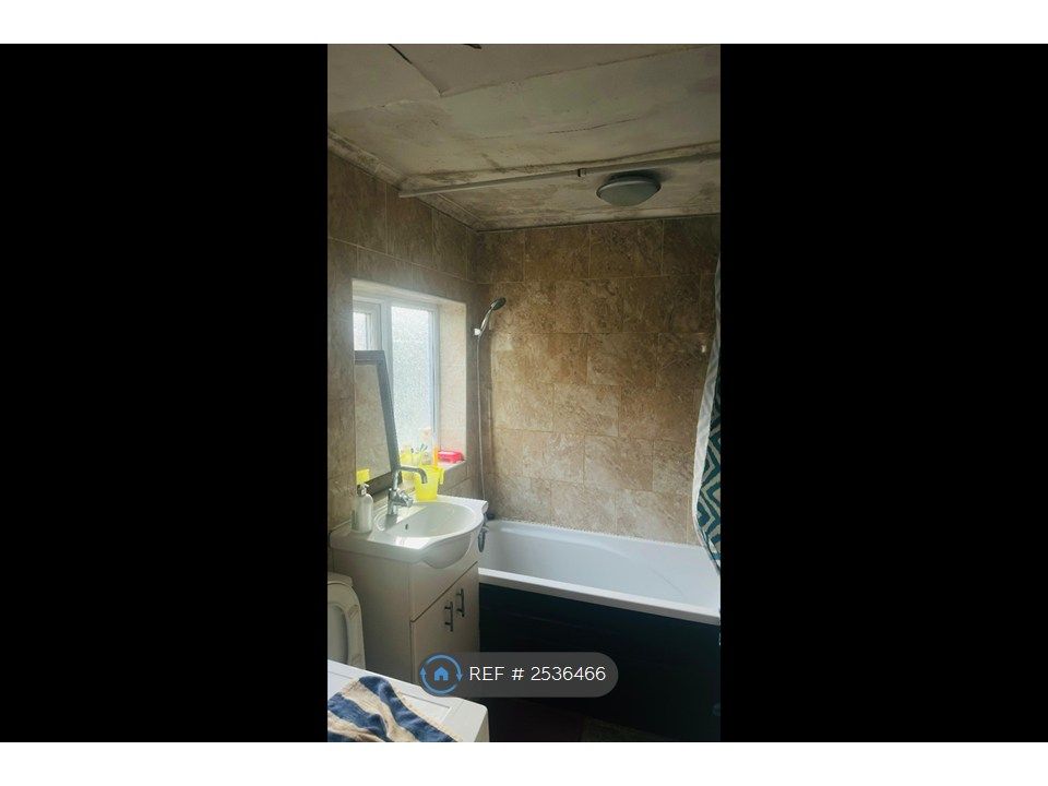 Property photo 3 of 8 Bathroom