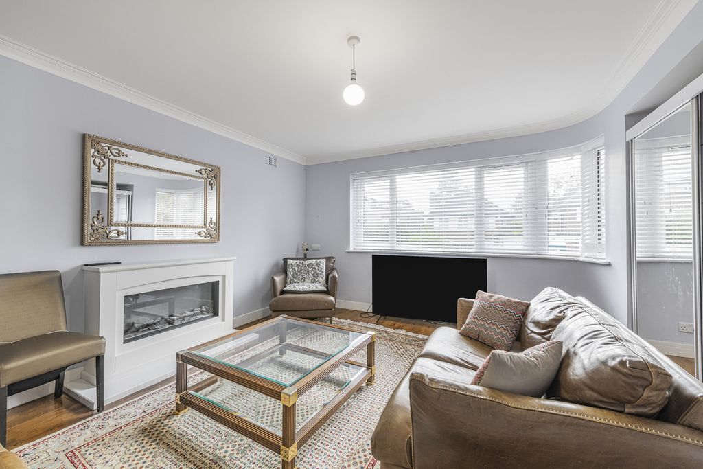 Property photo 2 of 25