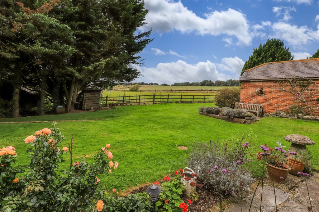 Property photo 3 of 13 Garden