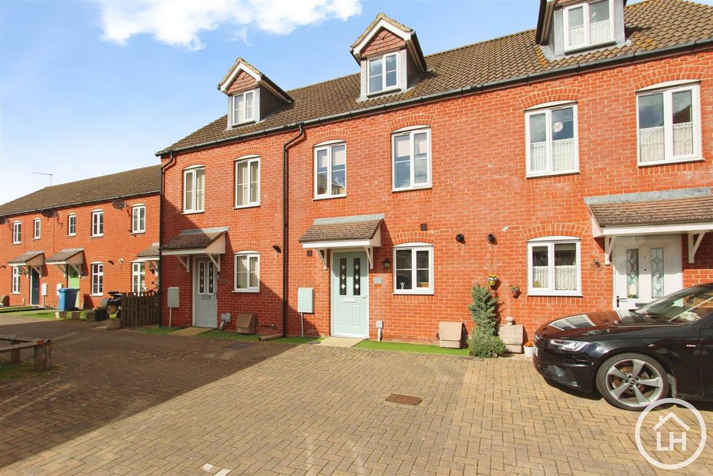 Property photo 1 of 17 External