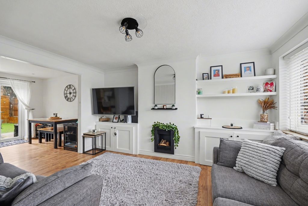 Property photo 2 of 15 3083023