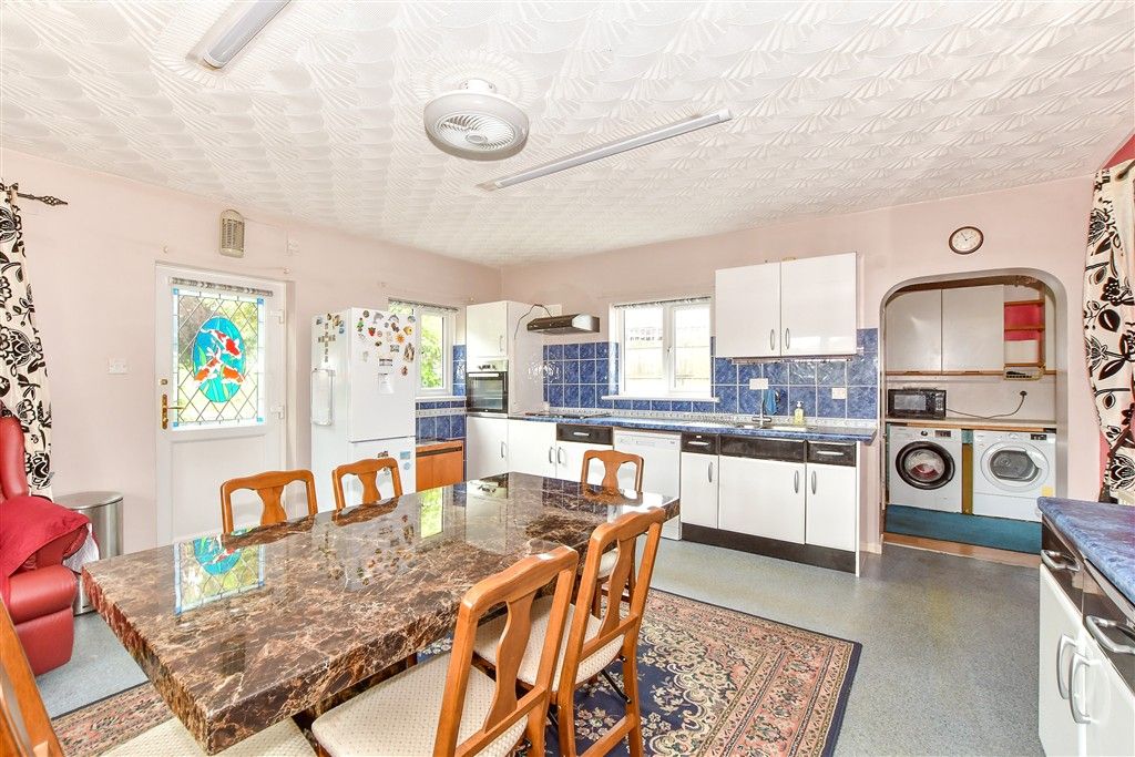 Property photo 2 of 16 Kitchen/Breakfast Room