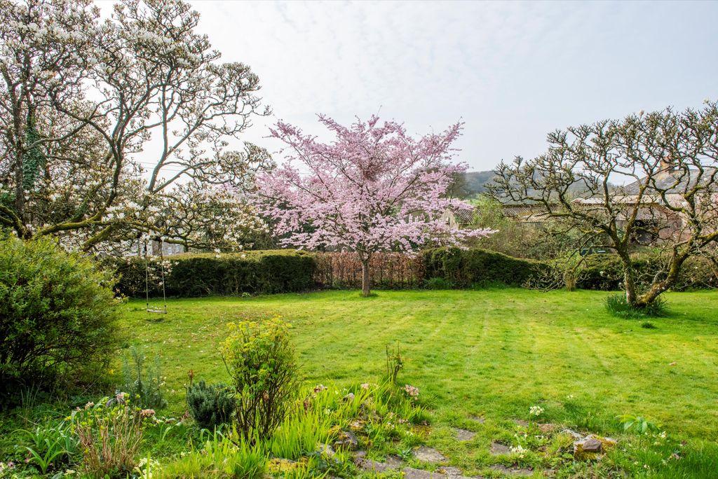 Property photo 2 of 14 Image