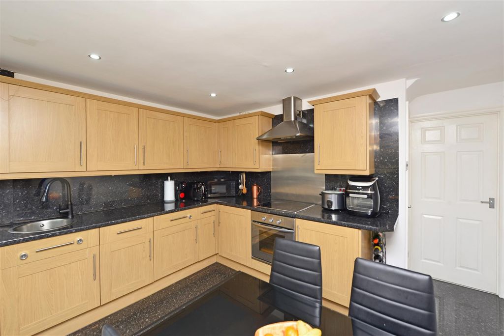Property photo 3 of 16 Fitted Dining Kitchen: