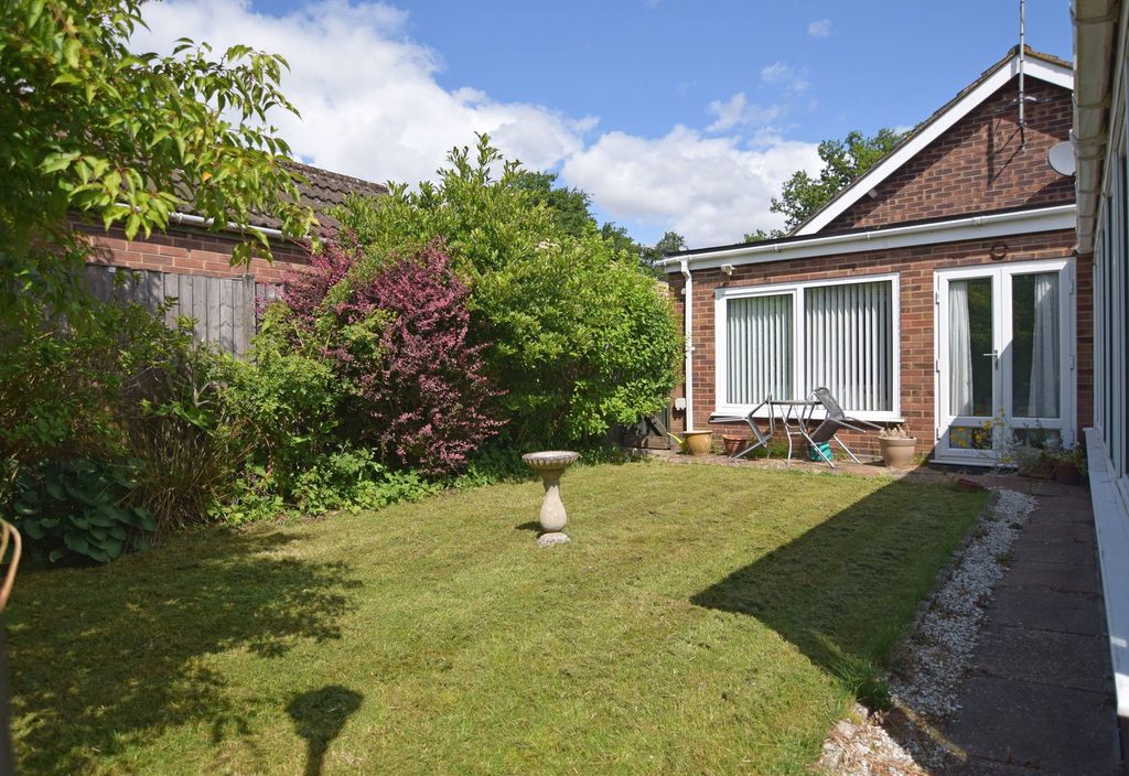 Property photo 3 of 17 3 - Garden