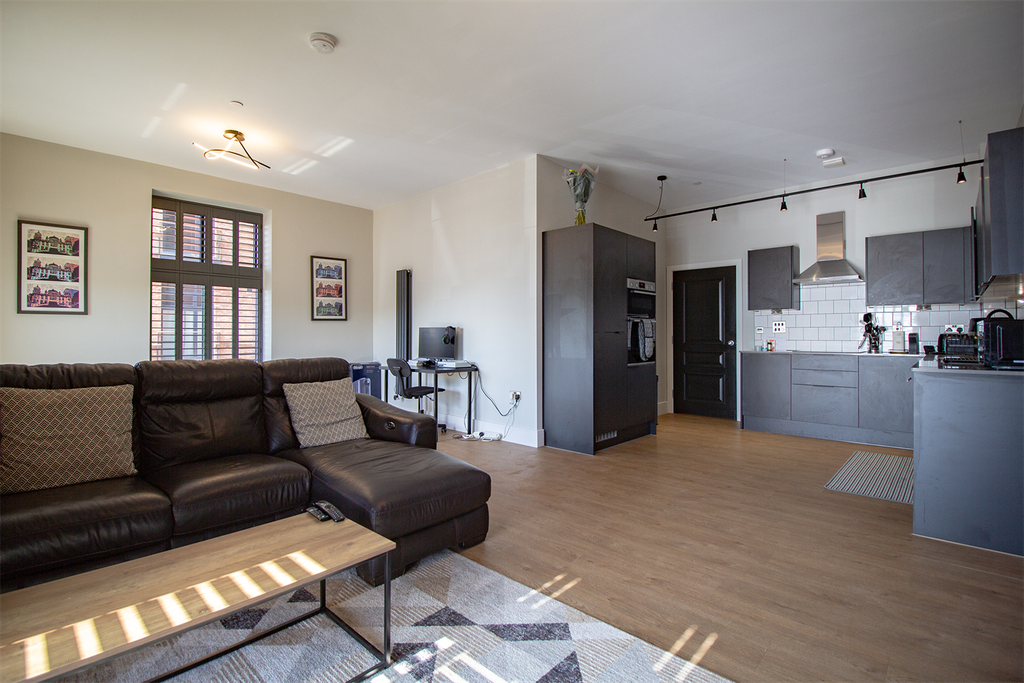 Property photo 1 of 39 Lounge / Kitchen