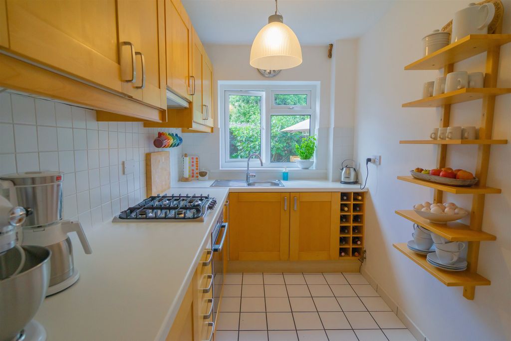 Property photo 3 of 47