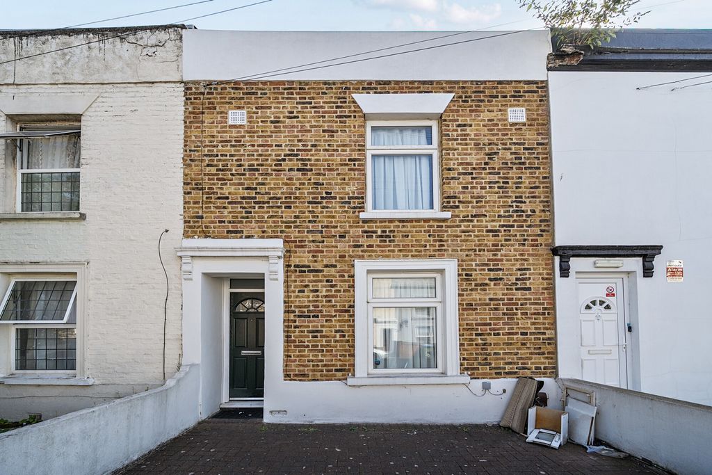 Property photo 1 of 20 External