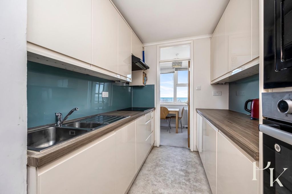 Property photo 3 of 14 Kitchen