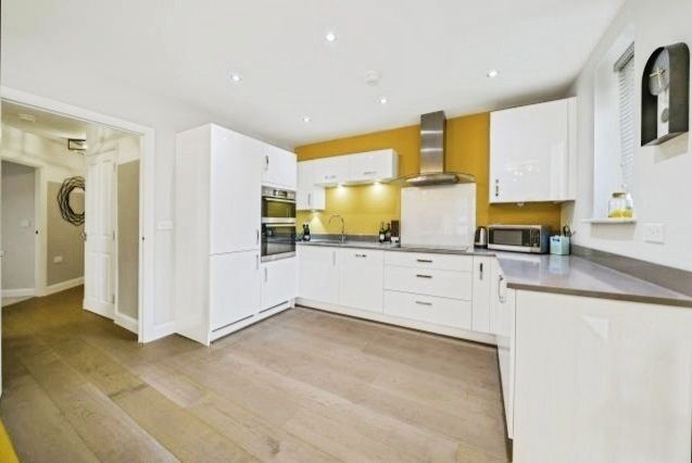 Property photo 3 of 9 Kitchen