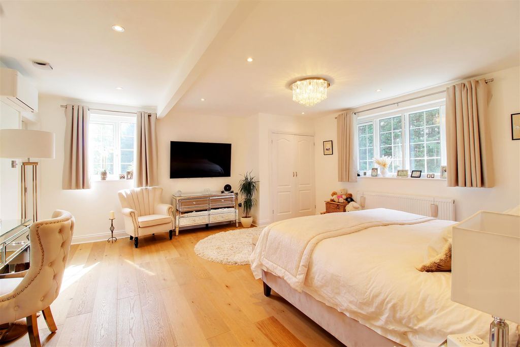 Additional image 13 of 5 bed detached house for saleDixons Hill Close, North Mymms AL9