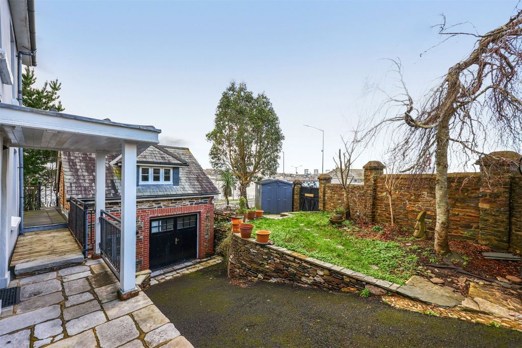 Property photo 2 of 22 Picture No. 21