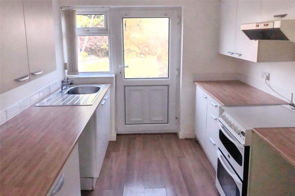 Property photo 3 of 5 Kitchen