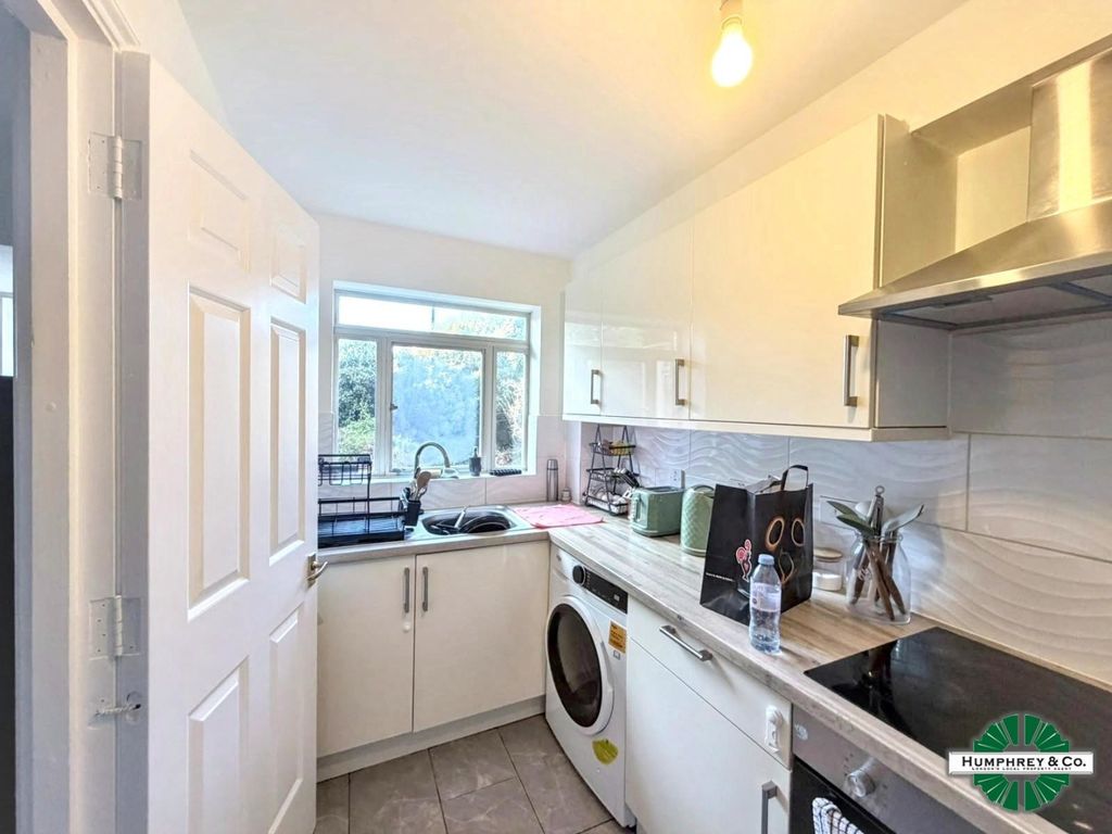 Property photo 3 of 9 Pbox-Img.Jpg