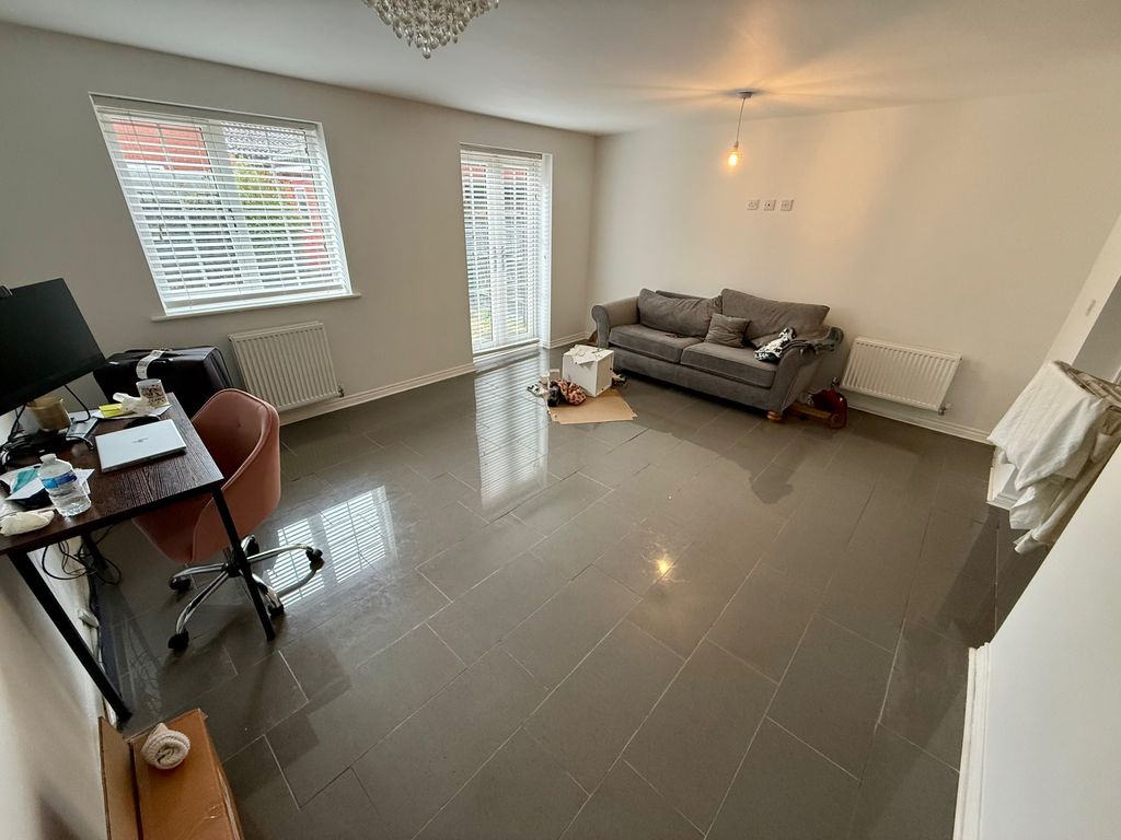 Property photo 3 of 18 Image