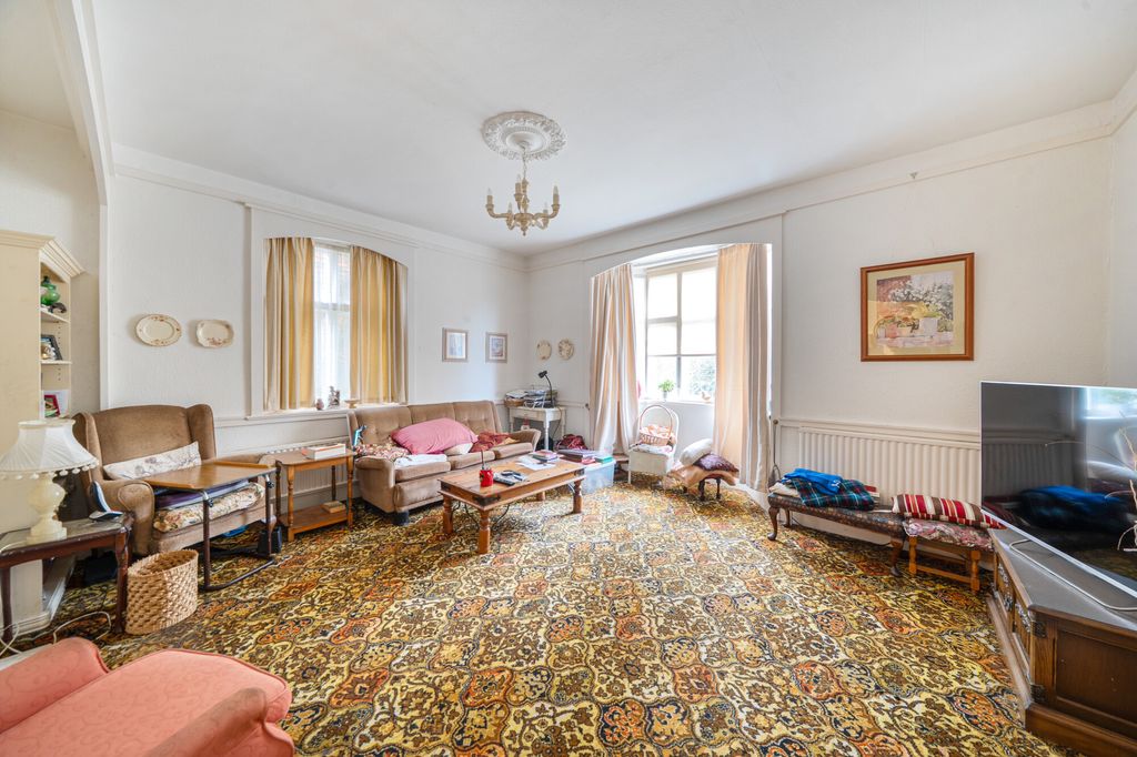 Property photo 2 of 17