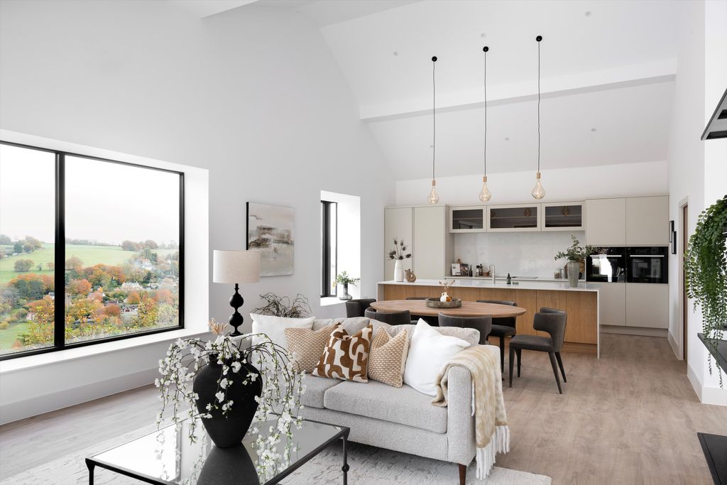 Property photo 2 of 18 Image