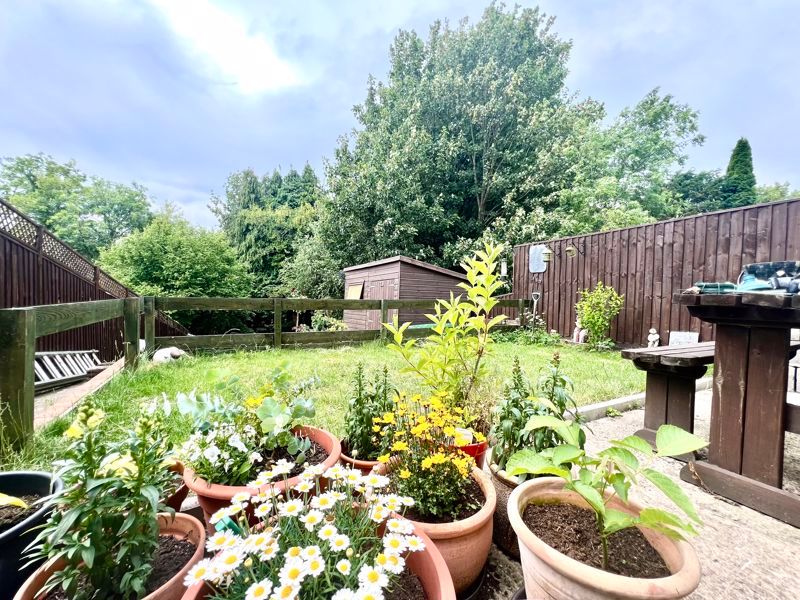 Property photo 2 of 18 Garden