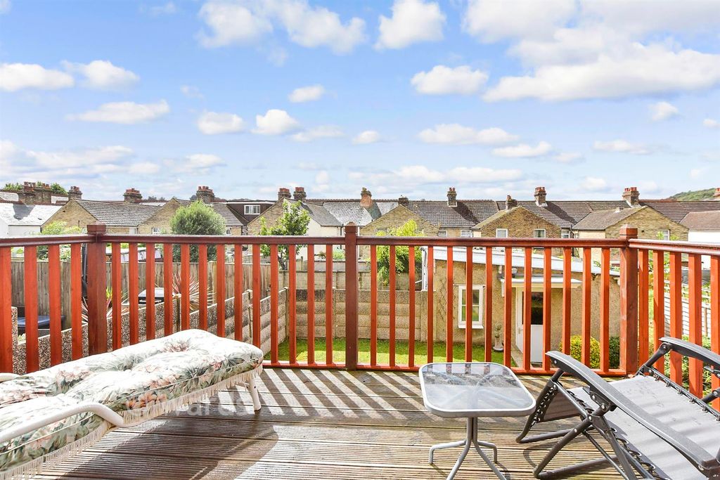 Property photo 2 of 14 Balcony / Terrace