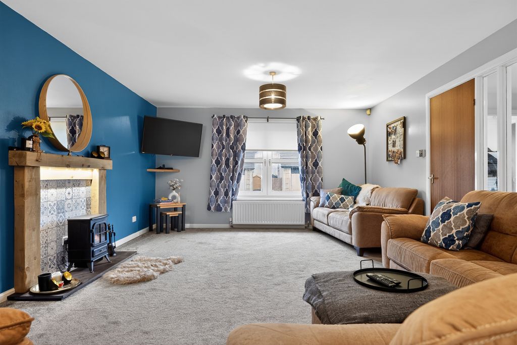 Property photo 2 of 23