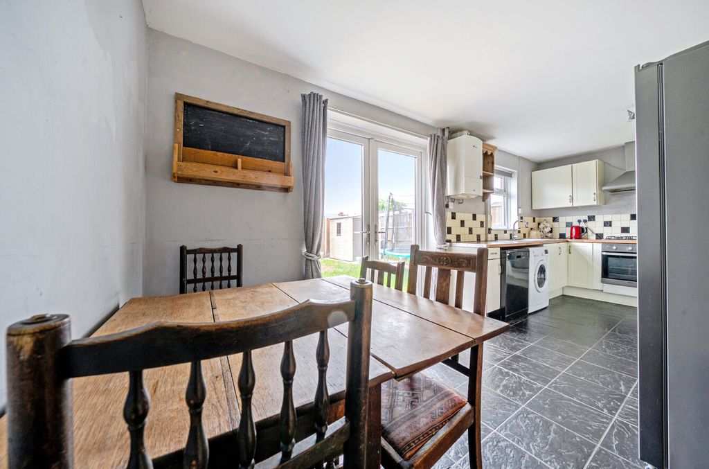 Property photo 2 of 17 5-681ce297Eb8F3-1287639-Arw-5
