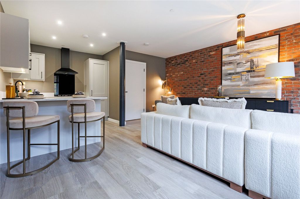 Property photo 3 of 17 Living/Kitchen