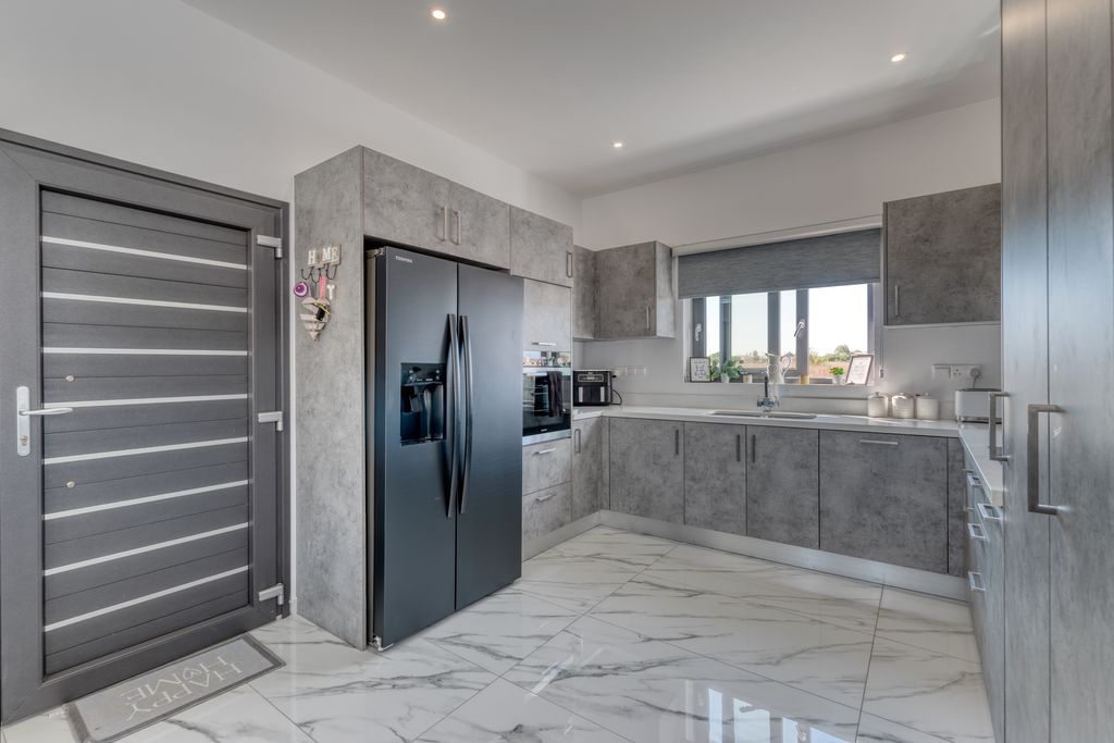Property photo 3 of 12 Kitchen Example