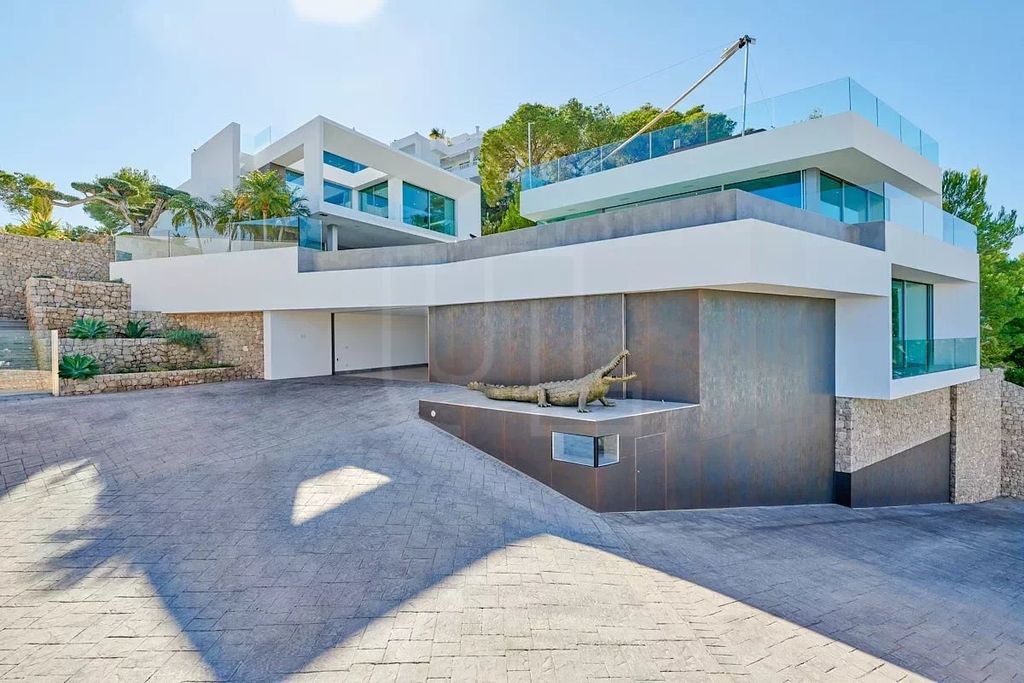 Property photo 1 of 18